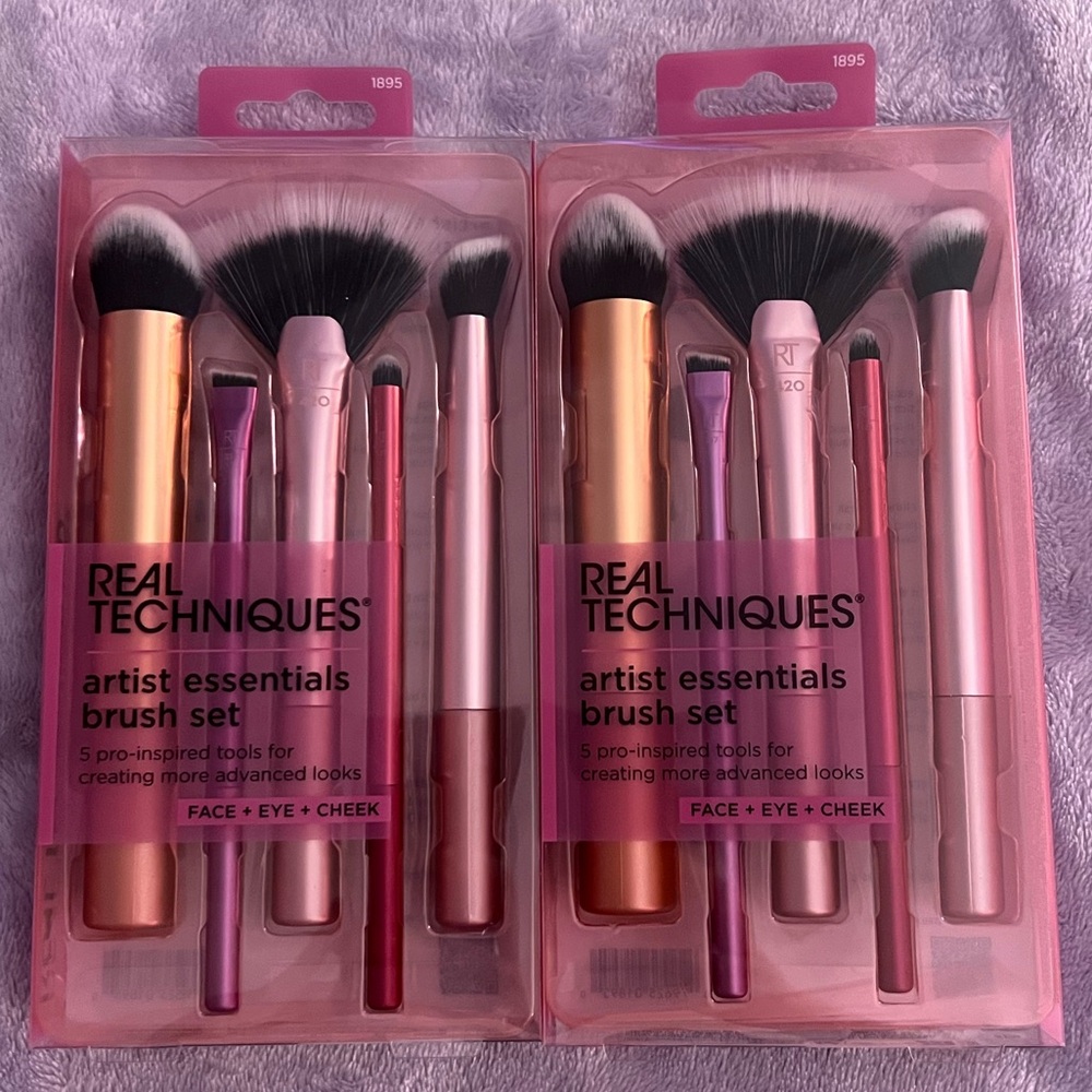 NWT - Real Techniques Artist Essentials Brush Set - Bundle of 2